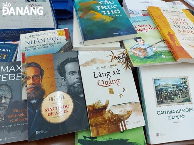 Ban hành chính sách khuyến khích phát triển văn học