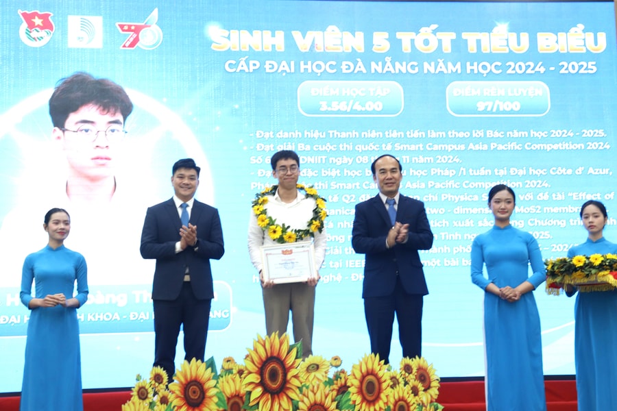 Hội Sinh viên Đại học Đà Nẵng tuyên dương sinh viên 5 tốt, trao giải thưởng Cánh chim trắng