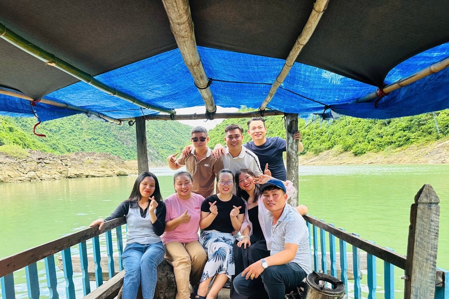 Một đời kể chuyện dòng sông