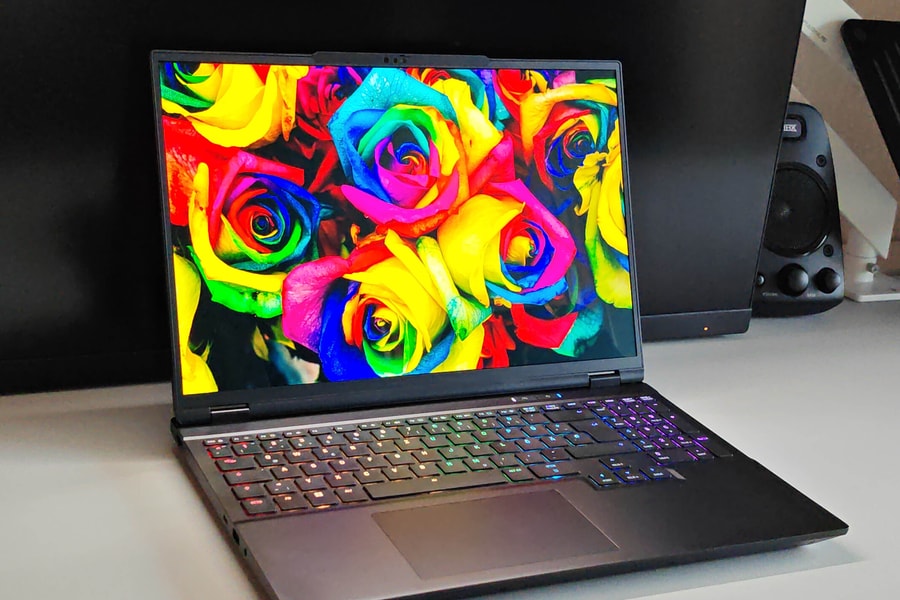 XMG Fusion 16 bổ sung tùy chọn màn hình OLED 120Hz nâng cấp chất lượng hiển thị