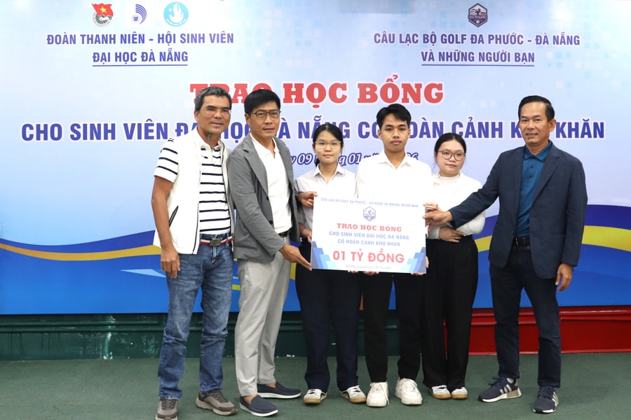 CLB Golf Đa Phước - Đà Nẵng trao 1 tỷ đồng cho sinh viên khó khăn