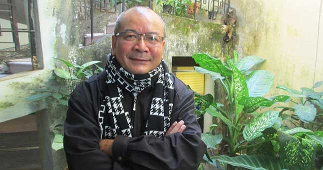 Nhà thơ Văn Công Hùng - Vẫn rong chơi trên mọi nẻo đường