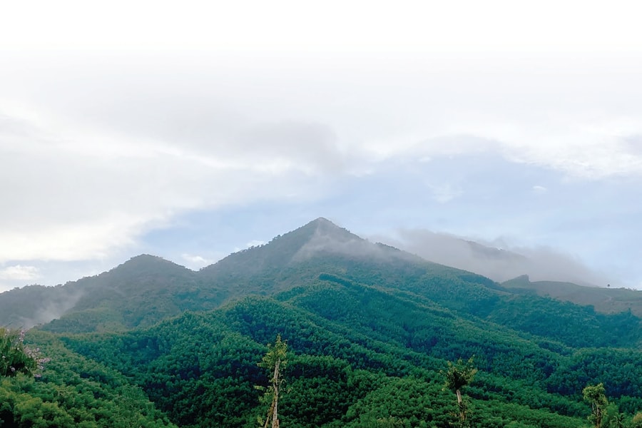 Mây trôi trên đỉnh Cà Tang