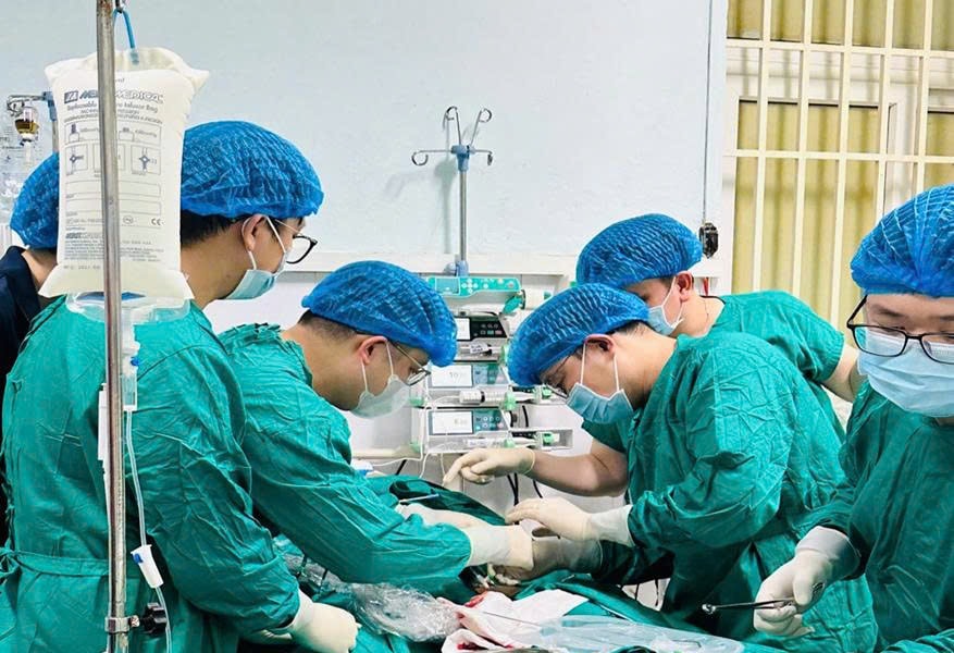 Cứu sống bệnh nhân sốc tim nặng bằng kỹ thuật VA-ECMO
