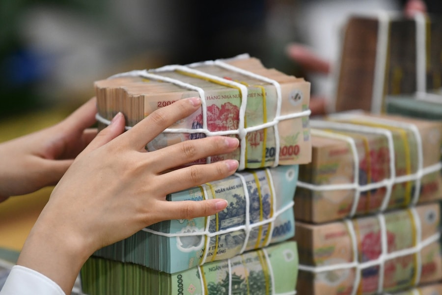 Lãi suất ngân hàng hôm nay 13/1/2026: LPBank và VCBNeo đồng loạt vượt mốc 6%/năm