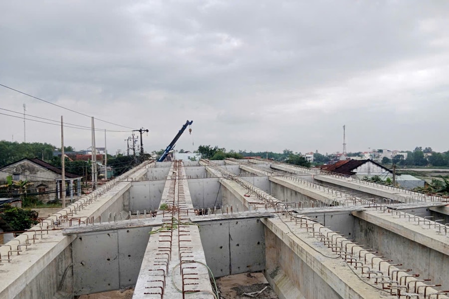 Hoàn thành cầu vượt đường sắt trên quốc lộ 14E trước ngày 31/5/2026