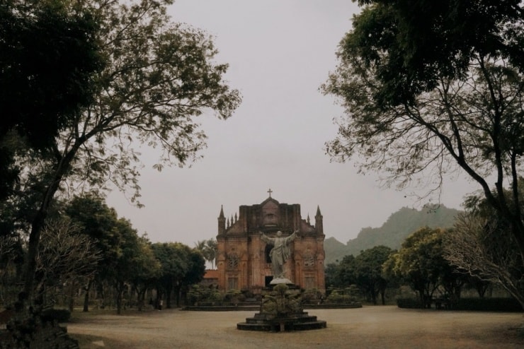 Đan viện Châu Sơn: Vẻ đẹp Gothic cổ kính giữa lòng núi rừng Ninh Bình