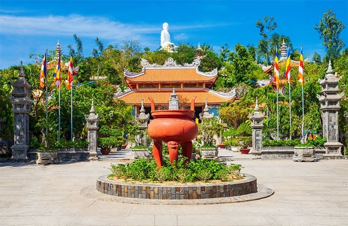 Nha Trang: Khám phá 13 ngôi chùa linh thiêng với kiến trúc và địa thế độc bản