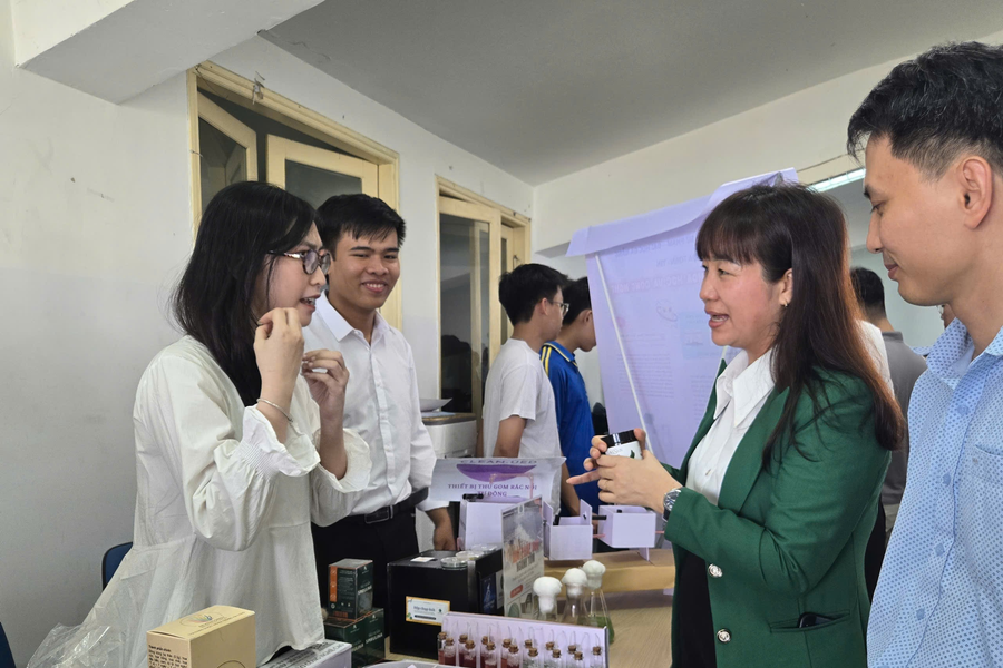 Từ phòng thí nghiệm vi tảo đến sản phẩm chăm sóc sức khỏe