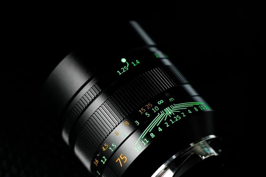 7Artisans 75mm f/1.25 II: Ống kính chân dung giá rẻ thách thức huyền thoại Leica