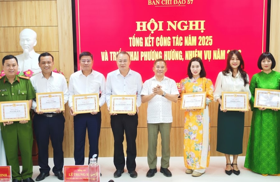 Góp sức phát triển thành phố từ những phong trào thi đua