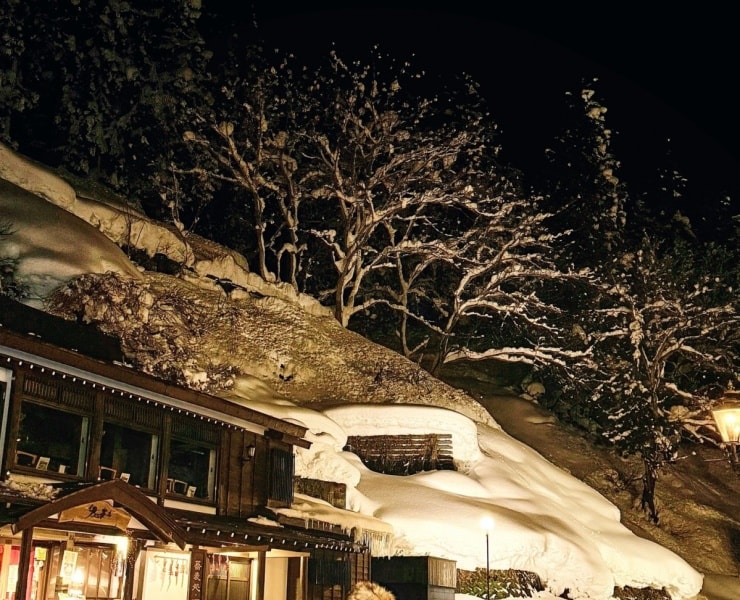 Ginzan Onsen: Khám phá thị trấn 300 năm tuổi đẹp như phim Ghibli cùng Á hậu Mai Ngô