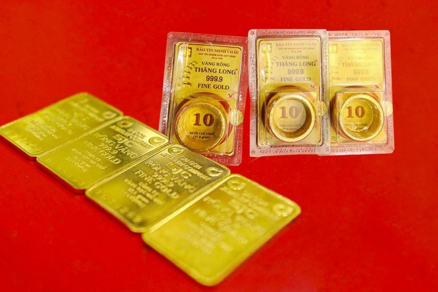 Giá vàng hôm nay 16/1: Vàng nhẫn giảm mạnh 1,3 triệu đồng, SJC neo ở mức cao