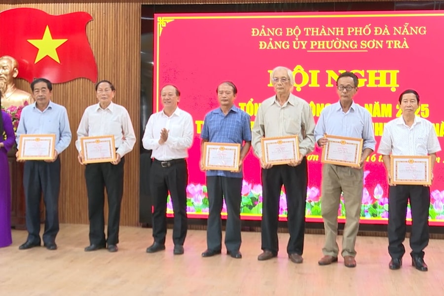 Đảng bộ phường Sơn Trà kết nạp đảng viên mới vượt chỉ tiêu