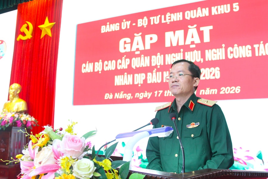 Gặp mặt cán bộ cao cấp Quân đội nghỉ hưu, nghỉ công tác trên địa bàn Quân khu 5