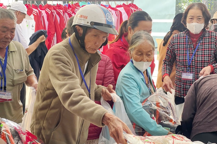 Hỗ trợ 270 triệu đồng sửa nhà cho người dân phường Điện Bàn Đông