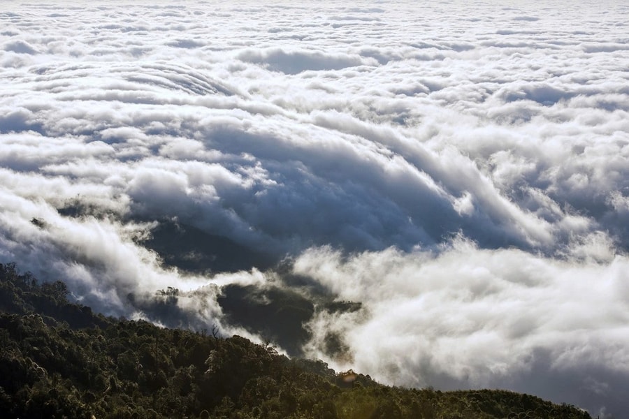 Chiêu Lầu Thi: Chinh phục đỉnh Chín tầng thang giữa biển mây Hà Giang