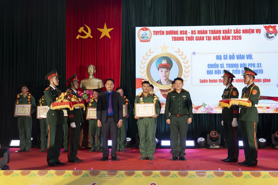 Đà Nẵng tuyên dương 49 hạ sĩ quan - binh sĩ tiêu biểu