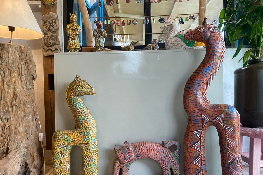 Về làng Củi Lũ xem điêu khắc linh vật ngựa từ gỗ tái chế