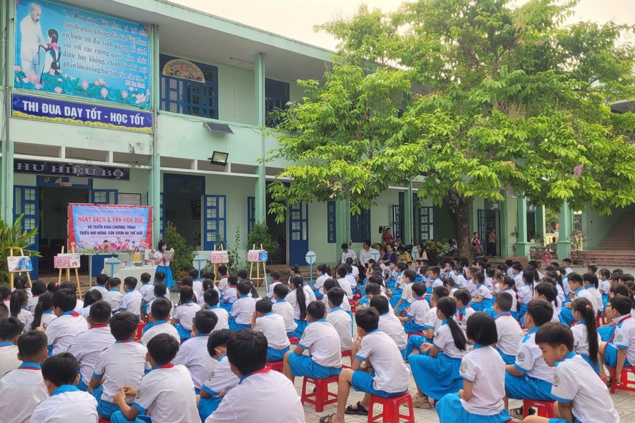 Thứ Hai về với liên đội