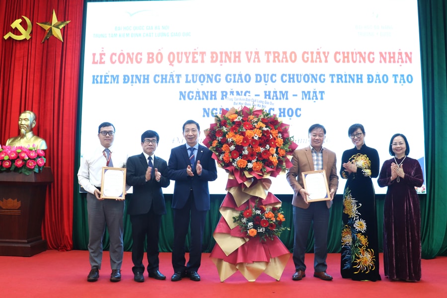 Trường Y Dược thêm 2 chương trình được trao chứng nhận kiểm định chất lượng giáo dục