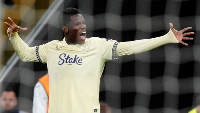 Everton quật ngã Aston Villa ngay tại Villa Park: Chấm dứt kỷ lục và sự tỏa sáng của Thierno Barry