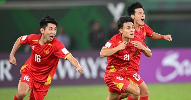 HLV Phạm Minh Đức hiến kế giúp U23 Việt Nam phá khối bê tông của U23 Trung Quốc