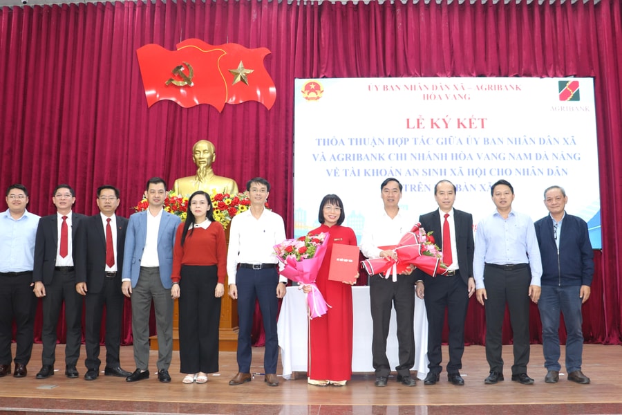 Xã Hòa Vang ký kết hợp tác chi trả chế độ an sinh xã hội qua tài khoản ngân hàng