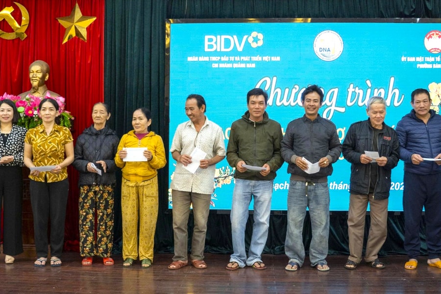 Hơn 240 triệu đồng hỗ trợ hộ khó khăn tại phường Bàn Thạch