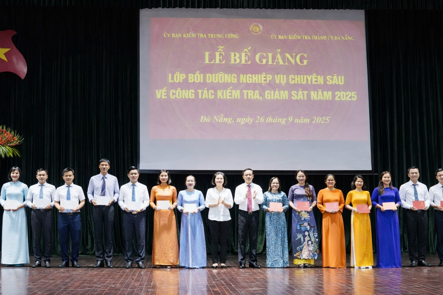 Xây dựng Đảng bộ trong sạch, vững mạnh