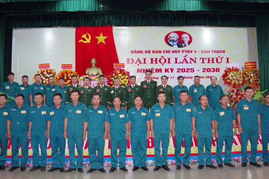 Xây dựng khu vực phòng thủ vững mạnh