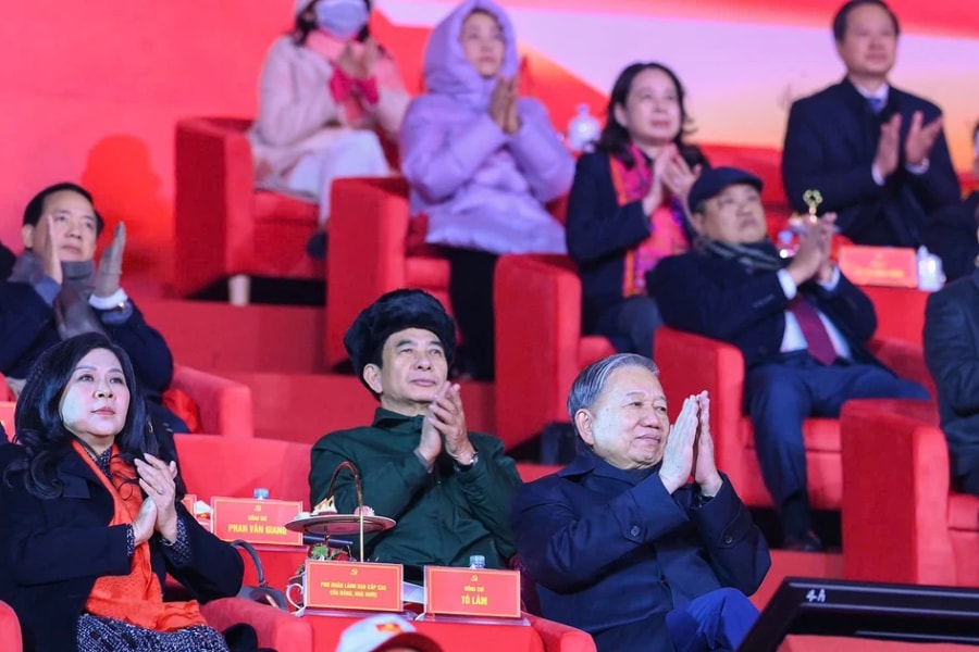 Tổng Bí thư Tô Lâm dự chương trình nghệ thuật đặc biệt "Dưới lá cờ vẻ vang của Đảng”