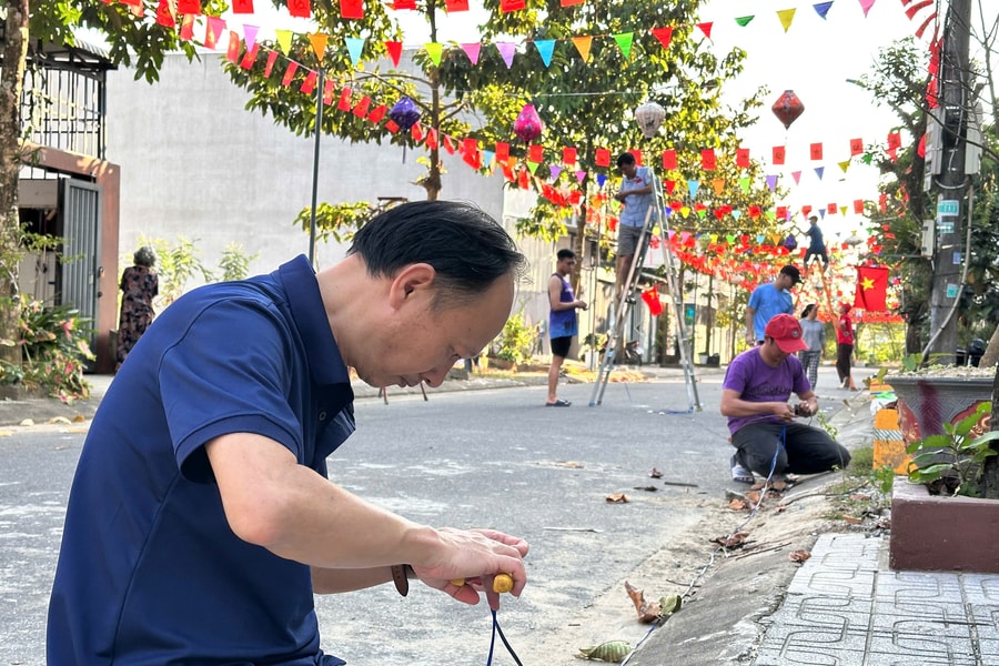 Chung tay làm đường cờ đón xuân mới