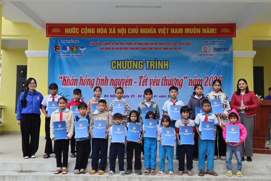 Mang Tết yêu thương đến học sinh và người dân khó khăn xã Nam Trà My