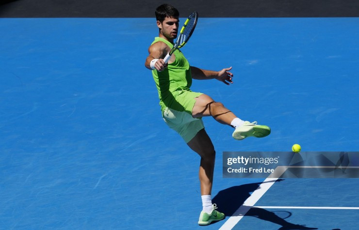 Carlos Alcaraz đánh bại Tommy Paul sau 3 set kịch tính tại Australian Open