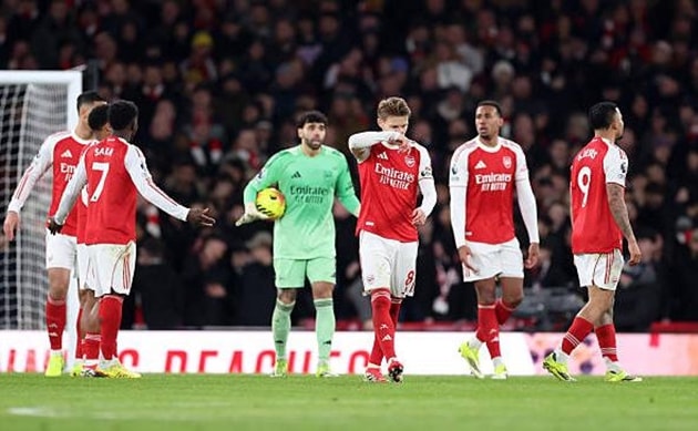 Arsenal thua Man Utd tại Emirates: Liều thuốc tỉnh người cho tham vọng vô địch