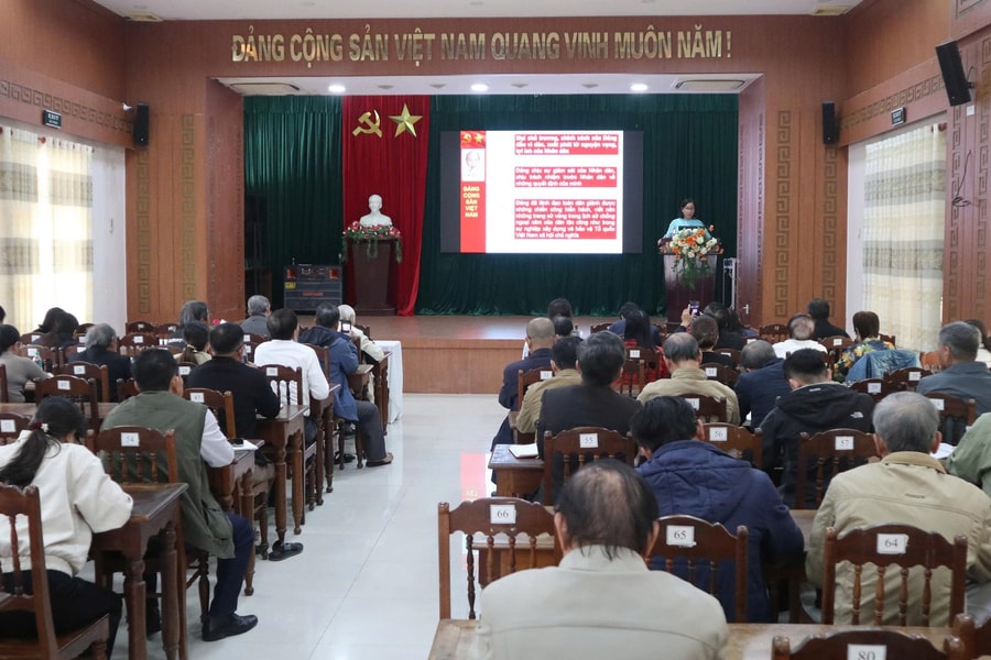 Khai giảng lớp bồi dưỡng chuyên đề “Đảng ta thật là vĩ đại”