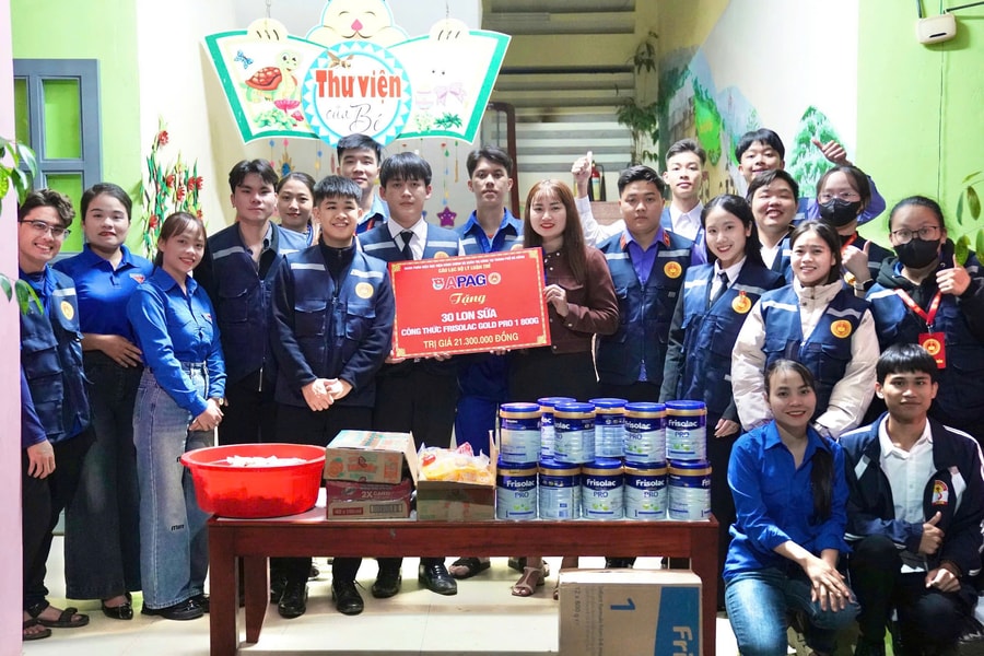 Hỗ trợ hơn 100 triệu đồng cho học sinh và người dân xã Trà Tân
