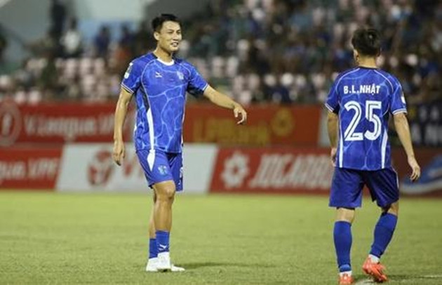 Mạc Hồng Quân tái xuất V-League: Kinh nghiệm và hy vọng cho Becamex TP.HCM