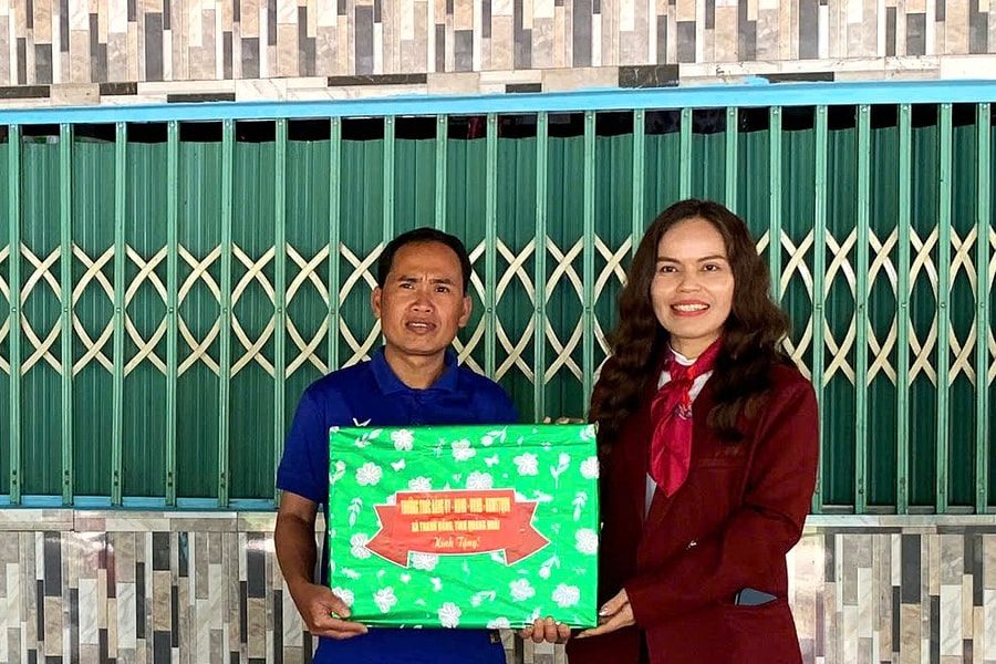 Xã Thanh Bồng (Quảng Ngãi) thăm, chúc Tết và tặng quà tại xã Trà Giáp