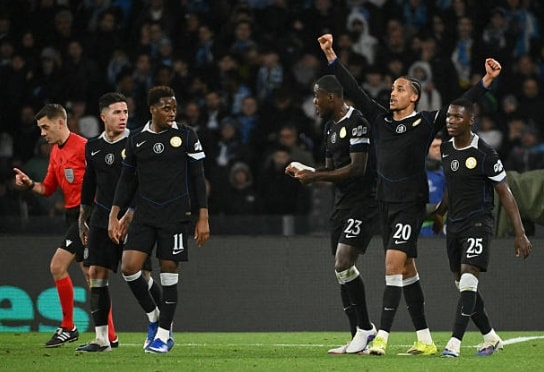 Chelsea ngược dòng kịch tính 3-2 trước Napoli: Joao Pedro rực sáng tại Diego Maradona