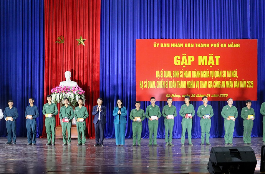 Lãnh đạo thành phố Đà Nẵng gặp mặt hạ sĩ quan, binh sĩ hoàn thành nghĩa vụ quân sự
