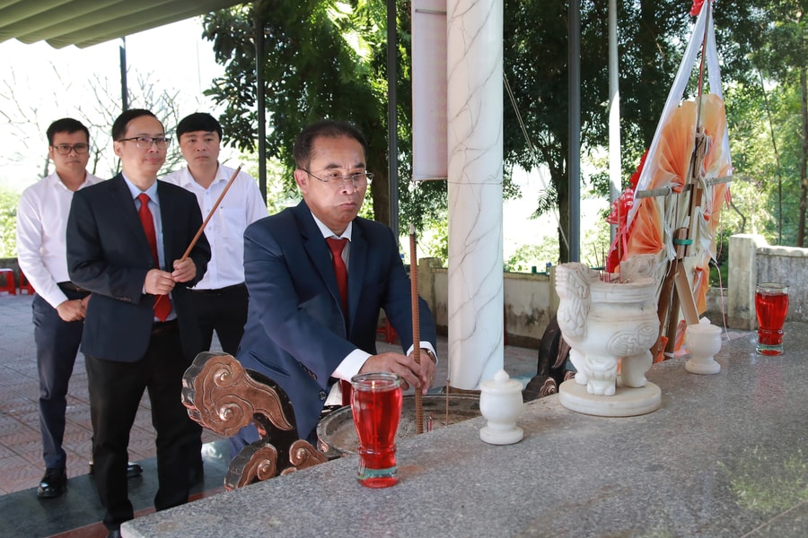 Lãnh đạo thành phố Đà Nẵng dâng hương tại Bia di tích Gò Hà và Khu căn cứ cách mạng Huyện ủy Hòa Vang