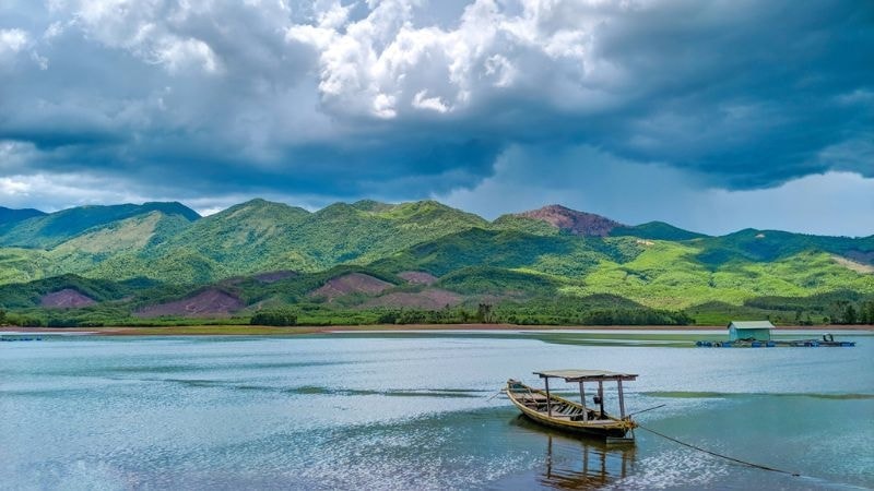 Làng quê - những mảnh vụn ký ức đã đúc thành nguyên khối