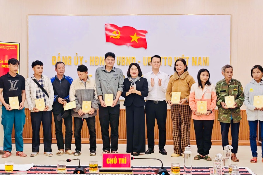 Giúp đồng bào dân tộc thiểu số xã kết nghĩa Trà Leng từng bước thay đổi "nếp nghĩ, cách làm"