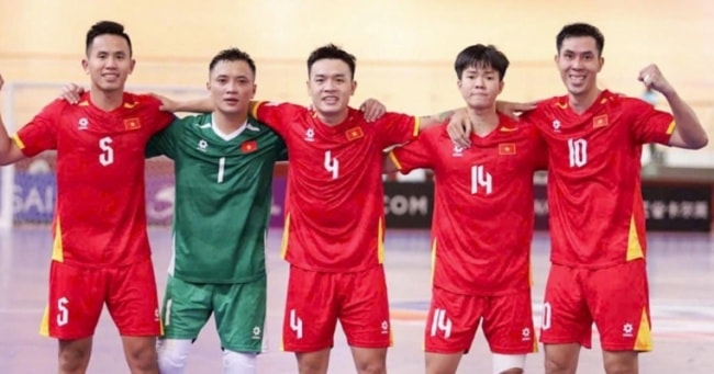Việt Nam chạm trán Indonesia tại tứ kết futsal châu Á; Nguyễn Xuân Son gây sốt truyền thông