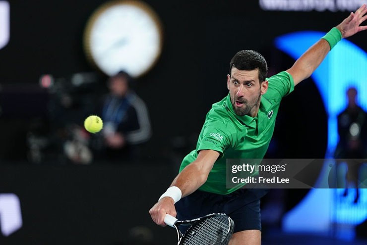 Carlos Alcaraz lội ngược dòng hạ gục Djokovic để lần đầu vô địch Australian Open 2026