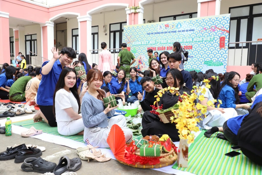 Trải nghiệm Tết Việt cho lưu học sinh quốc tế