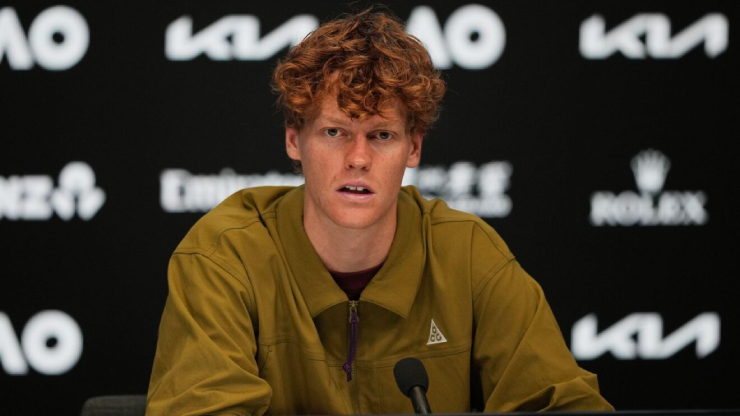 Jannik Sinner và con số 0-8 ám ảnh: Tại sao Mike Tyson của tennis lép vế trước Djokovic?