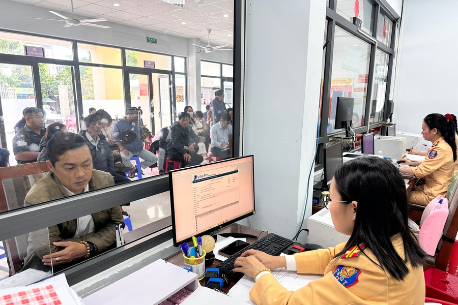 Cảnh sát giao thông Đà Nẵng tiếp nhận đăng ký xe hai ngày cuối tuần trước Tết Bính Ngọ 2026
